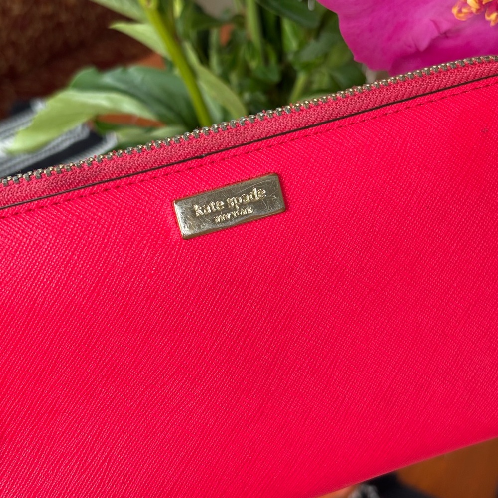 Kate Spade Fuschia Wallet